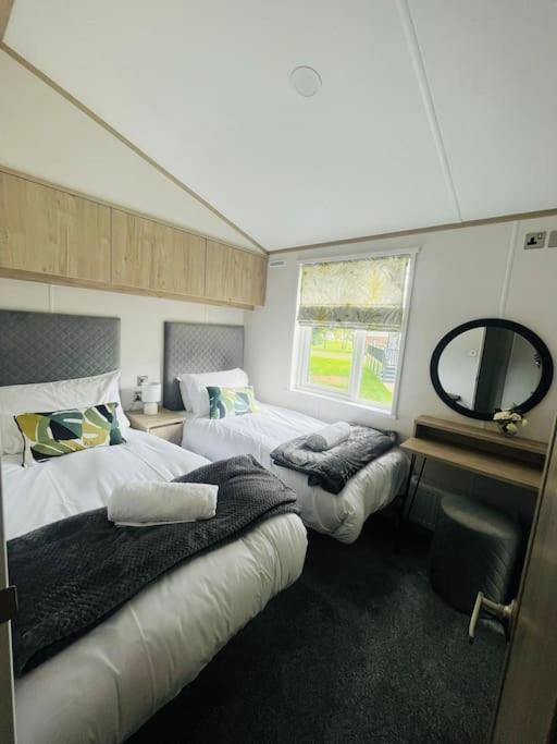 Hideaway Retreat With Hot Tub Villa York Exteriör bild