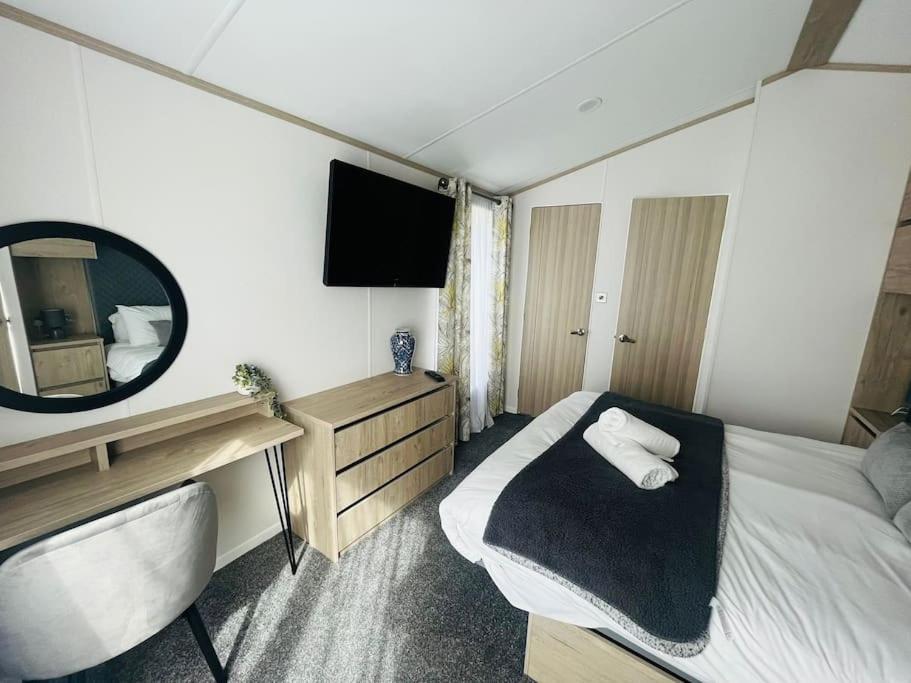 Hideaway Retreat With Hot Tub Villa York Exteriör bild