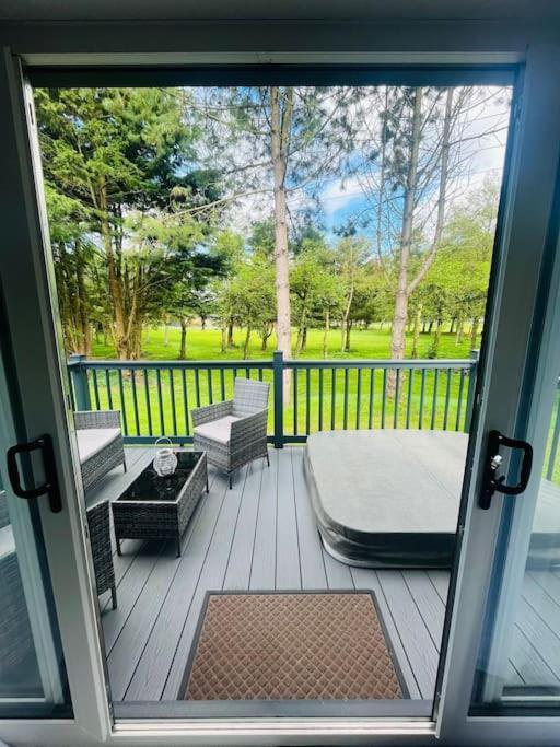 Hideaway Retreat With Hot Tub Villa York Exteriör bild